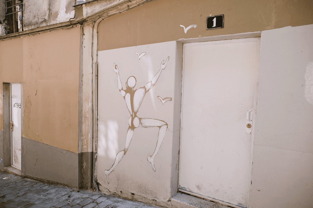 street art in montmartre