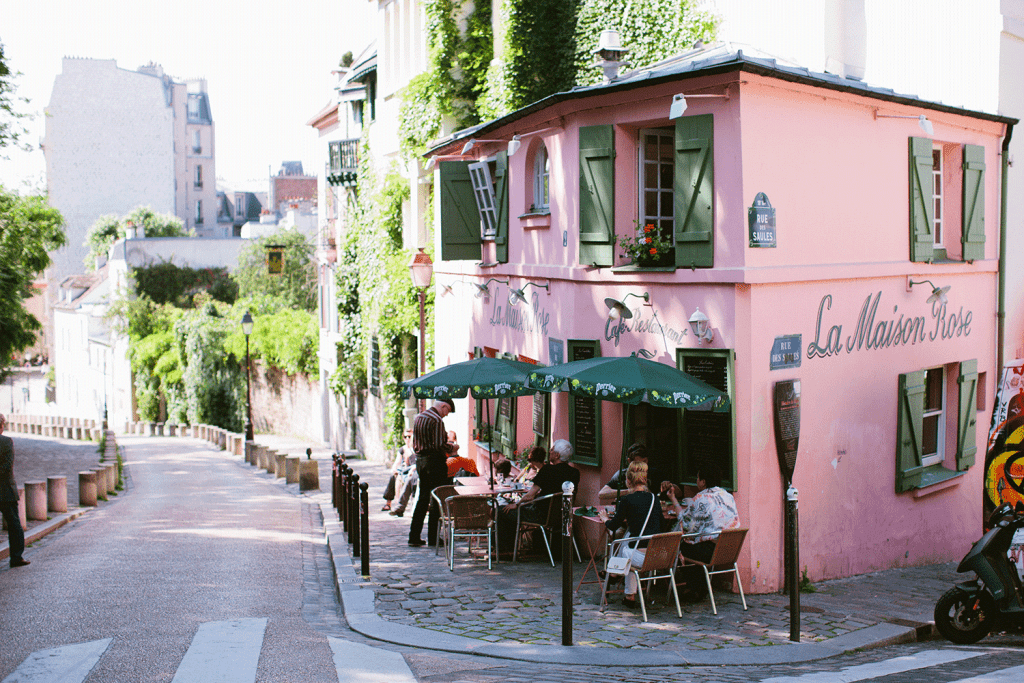 pretty cafe in montmartre
