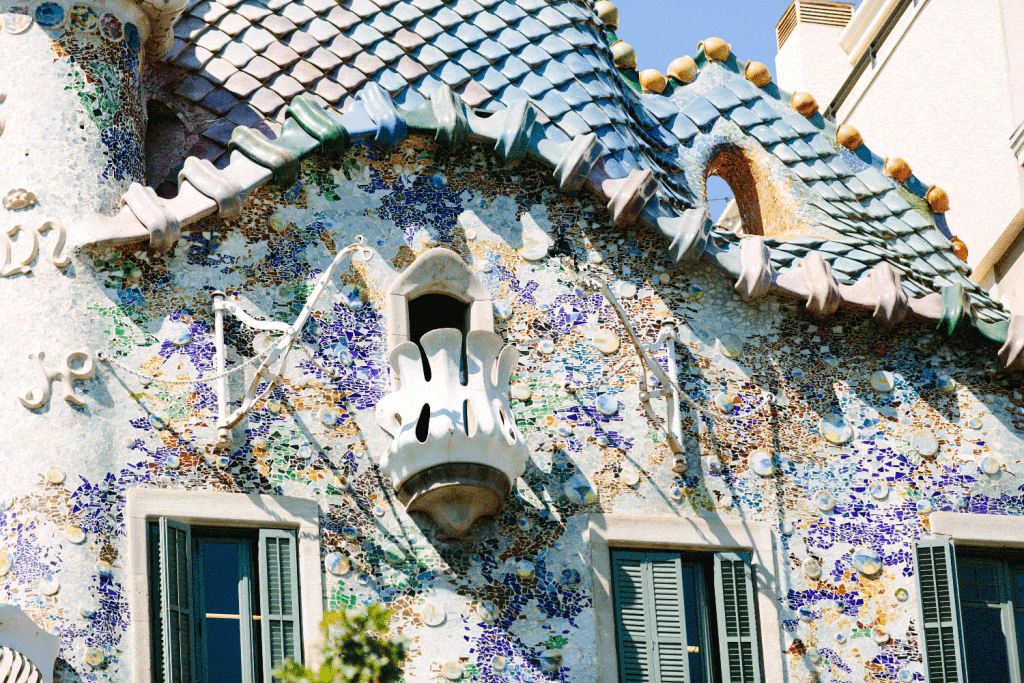 gaudi architecture in barcelona