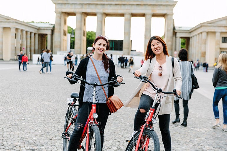 friends in front of brandenburg gate in berlin
