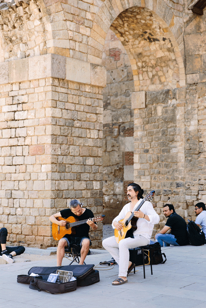 singers in the gothic quarter