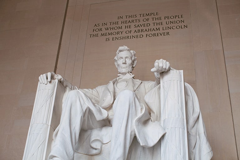 lincoln memorial monument in washington dc.