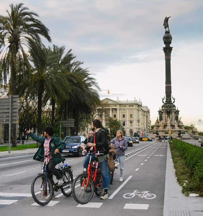 A school group enjoys a tour of Barcelona