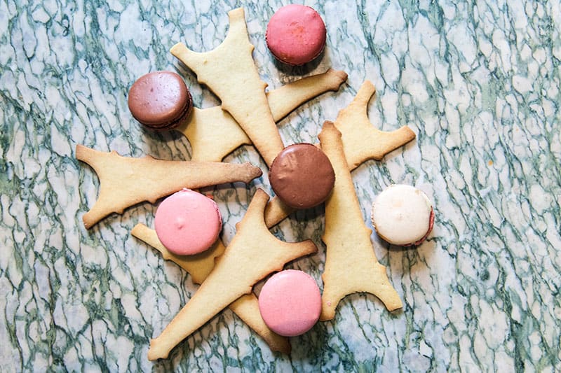 Eiffel Tower cookies and macaroons 