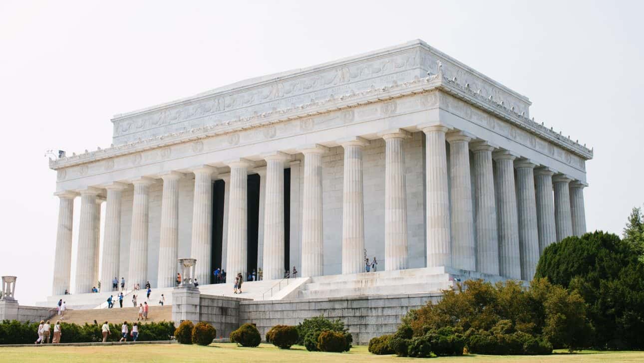 the lincoln memorial in washington, d.c.