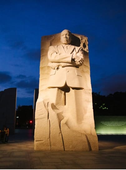 martin luther king, jr. memorial in washington, d.c. at night