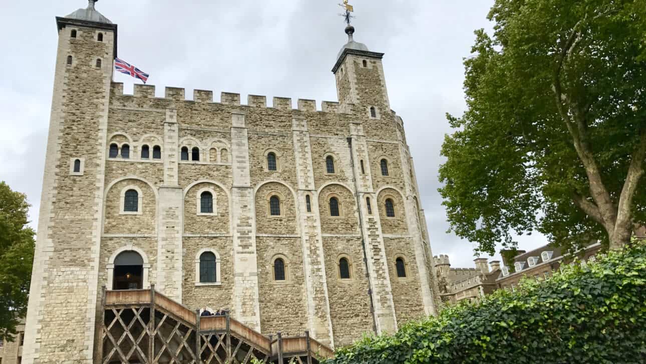 London, Alone With The Crown Jewels Vip Tower Of London Tour, Hero Sliders, Alone-With-The-Crown-Jewels-Vip-Tower-Of-London-Tour-Hero-Slider-Large.