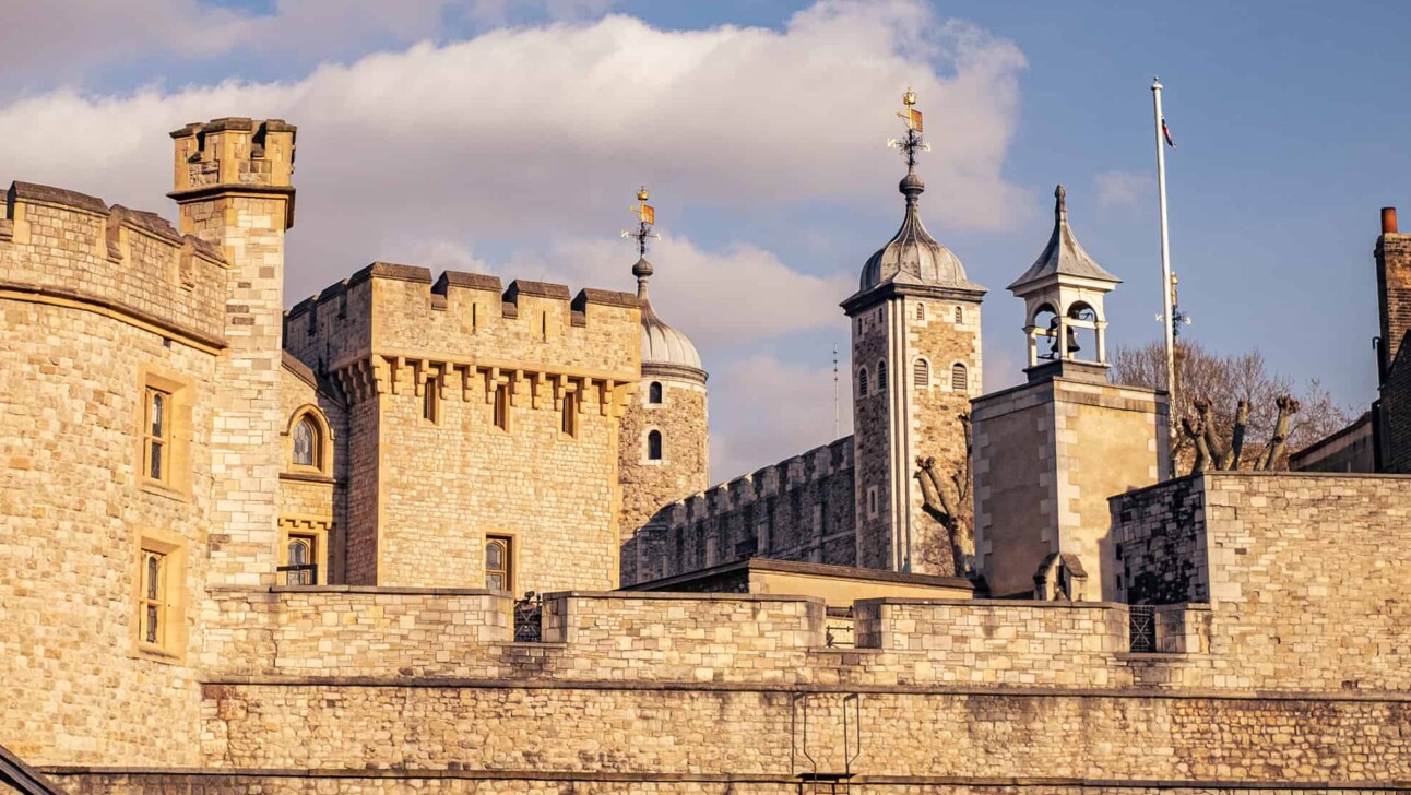 London, Alone With The Crown Jewels Vip Tower Of London Tour, Hero Sliders, Alone-With-The-Crown-Jewels-Vip-Tower-Of-London-Tour-Hero-Slider-Medium.