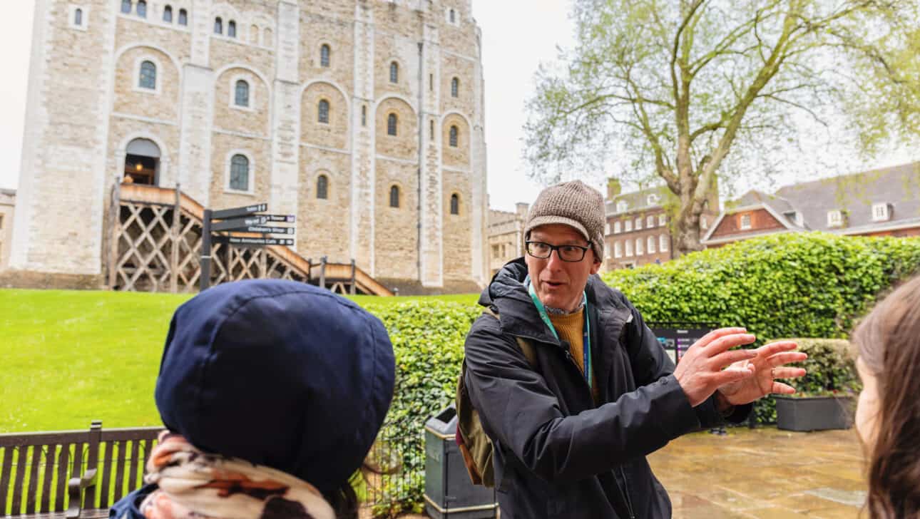 London, Alone With The Crown Jewels Vip Tower Of London Tour, Highlights, Alone-With-The-Crown-Jewels-Vip-Tower-Of-London-Tour-Live-Guide.