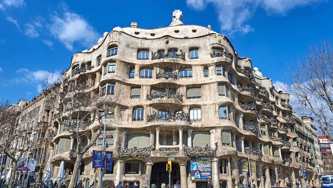 Barcelona, Gaudi Bike Tour, Highlights, Barcelona-Gaudi-Bike-Tour-Casa-Mila.