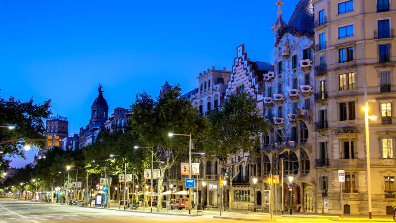 Barcelona, Night Bike Tour, Highlights, Barcelona-Night-Bike-Tour-Passeig-De-Gracia.