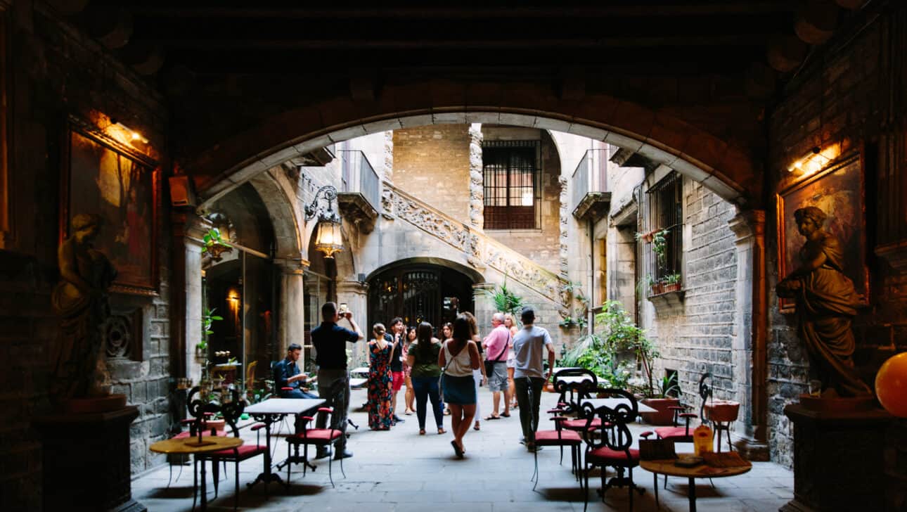 Barcelona, Tapas Flamenco, Highlights, Barcelona-Tapas-Flamenco-17Th-Century-Palace.