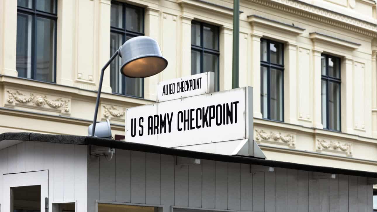 Berlin, Attractions, Checkpoint Charlie, Berlin-Checkpoint-Charlie-Slider5.