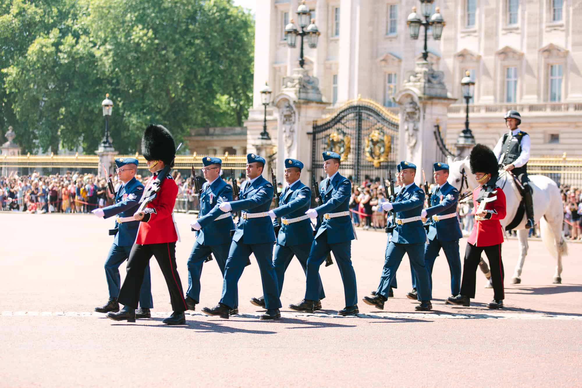 London, Attractions, Buckingham Palace, London-Buckingham-Palace-Slider1.