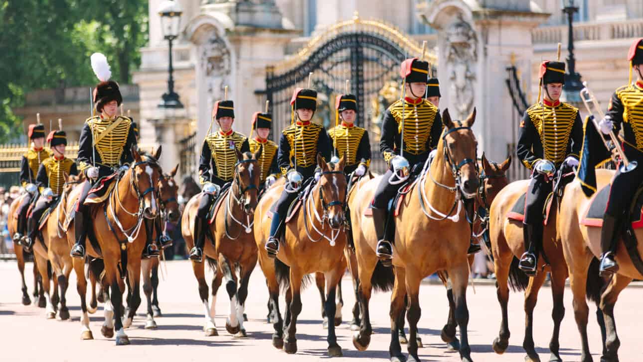 London, Attractions, Buckingham Palace, London-Buckingham-Palace-Slider3.