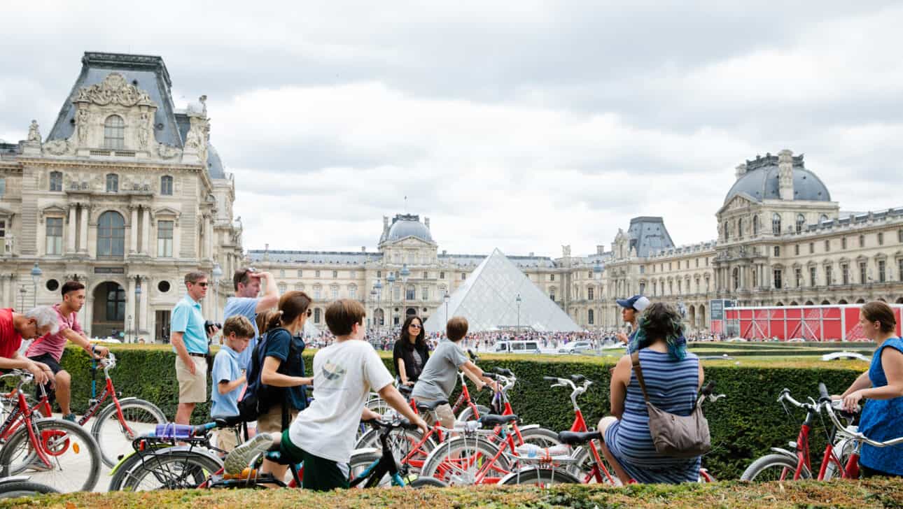 Paris, Paris Bike Tours, Paris Day Bike Tour, Highlights, Paris-Bike-Tours-Paris-Day-Bike-Tour-Paris-Daybike-Louvre.