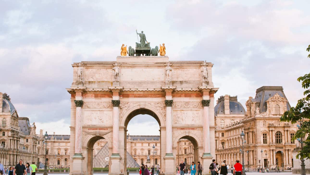 Paris, Paris Bike Tours, Paris Night Bike, Highlights, Paris-Bike-Tours-Paris-Night-Bike-Arc-Du-Triomphe-Du-Carrousel.