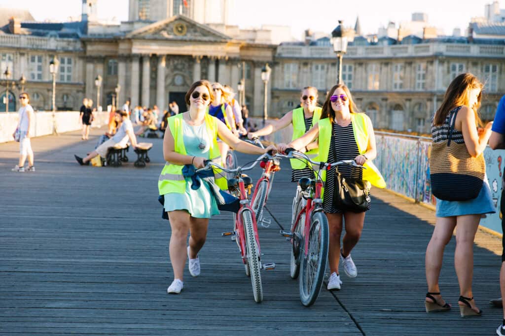 Paris, Paris Bike Tours, Paris Night Bike, Highlights, Paris-Bike-Tours-Paris-Night-Bike-Pont-Des-Arts.