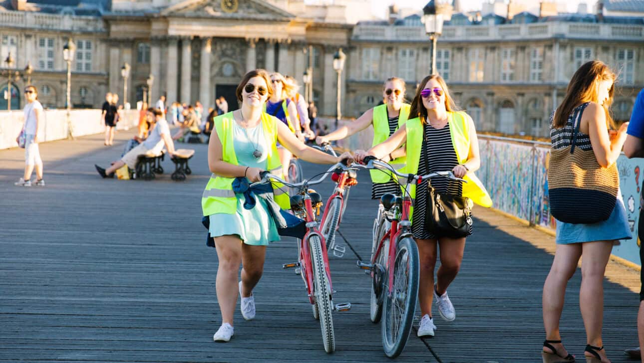 Paris, Paris Bike Tours, Paris Night Bike, Highlights, Paris-Bike-Tours-Paris-Night-Bike-Pont-Des-Arts.