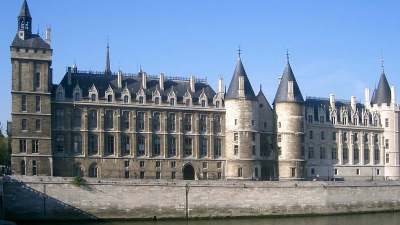 Paris, Walking Tours, French Revolution Walking Tour, Highlights, Paris-Walking-Tours-French-Revolution-Walking-Tour-Conciergerie-Highlight.