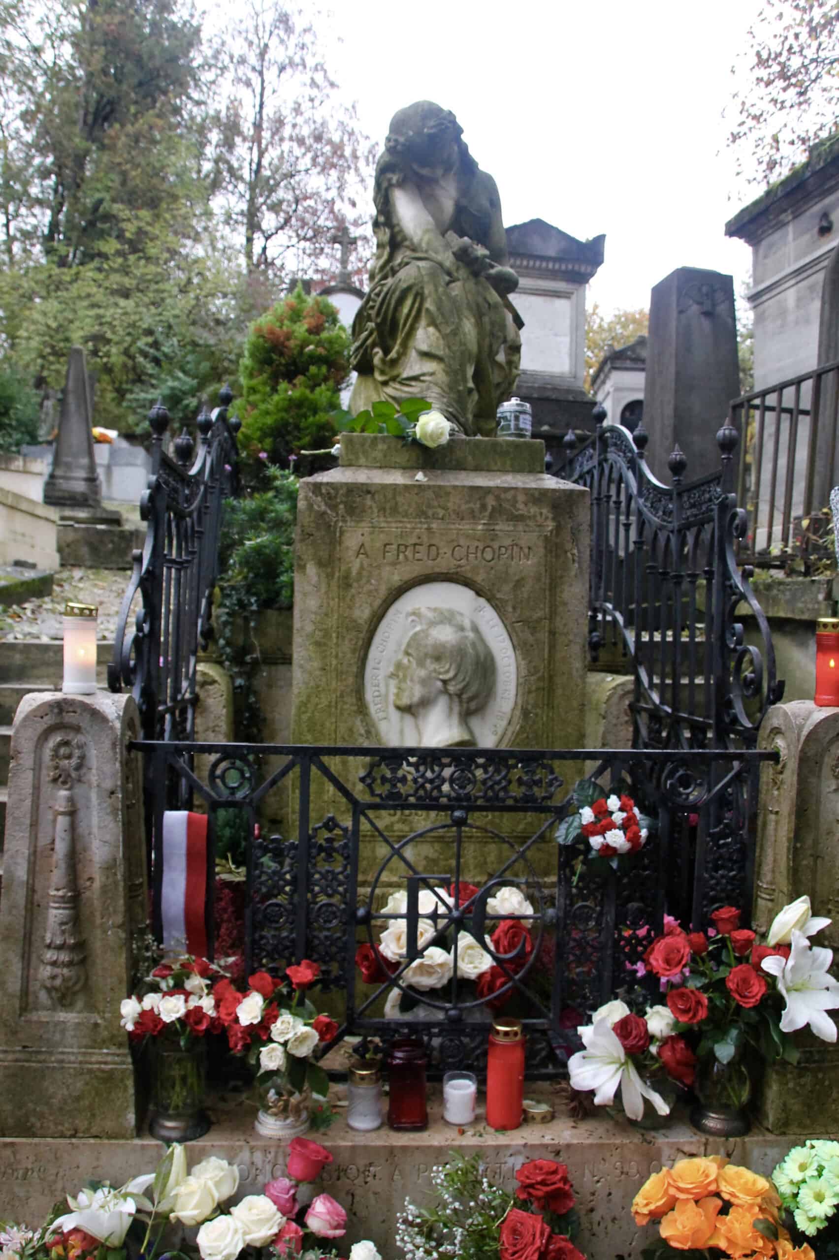 Paris, Walking Tours, Pere Lachaise Walking Tour, Hero Slider, Paris-Walking-Tours-Pere-Lachaise-Walking-Tour-Hero-Slider-2-Medium.