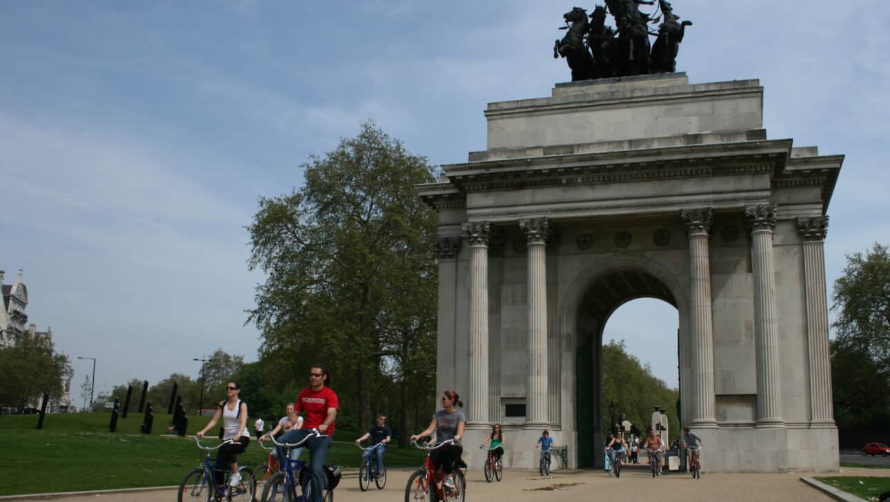 London, Royal London Bike Tour, Highlights, Royal-London-Bike-Tour-Wellington-Arch.