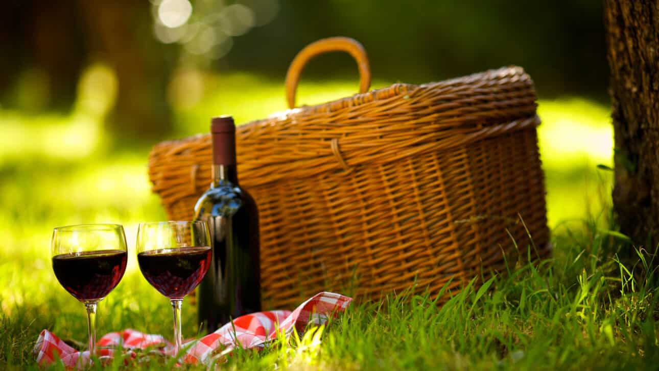 Paris, Third Party Tours, Picnic In Paris, Highlights, Third-Party-Tours-Picnic-In-Paris-Red-Wine.