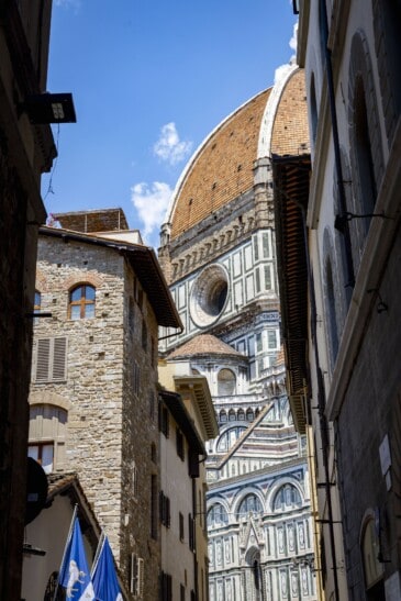 A view of the Florence duomo from the street
