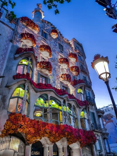 Passeig de Gràca at night