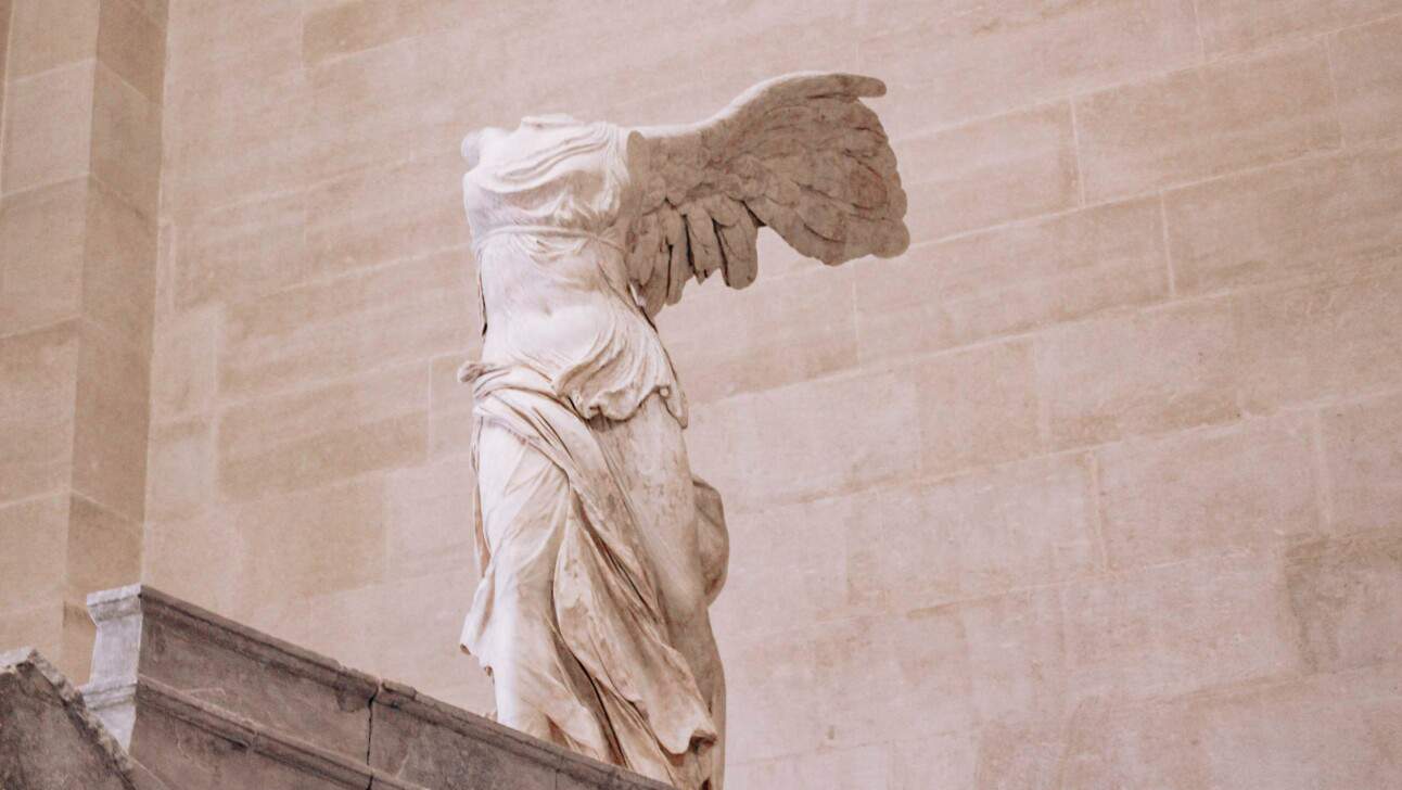 The winged victory of Samothrace statue in the Louvre