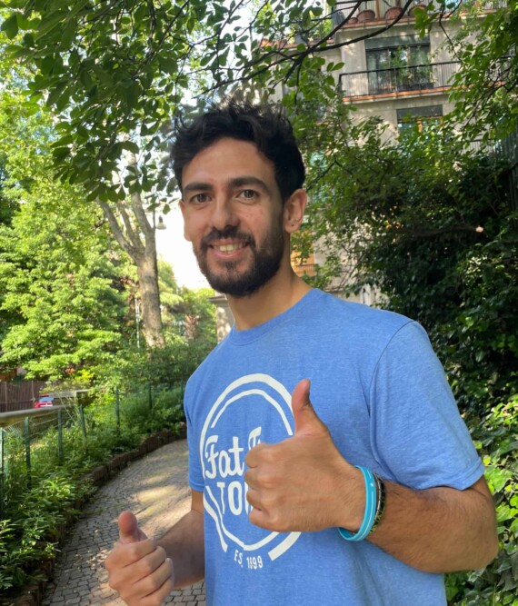 A guide in a blue t-shirt gives a thumbs up
