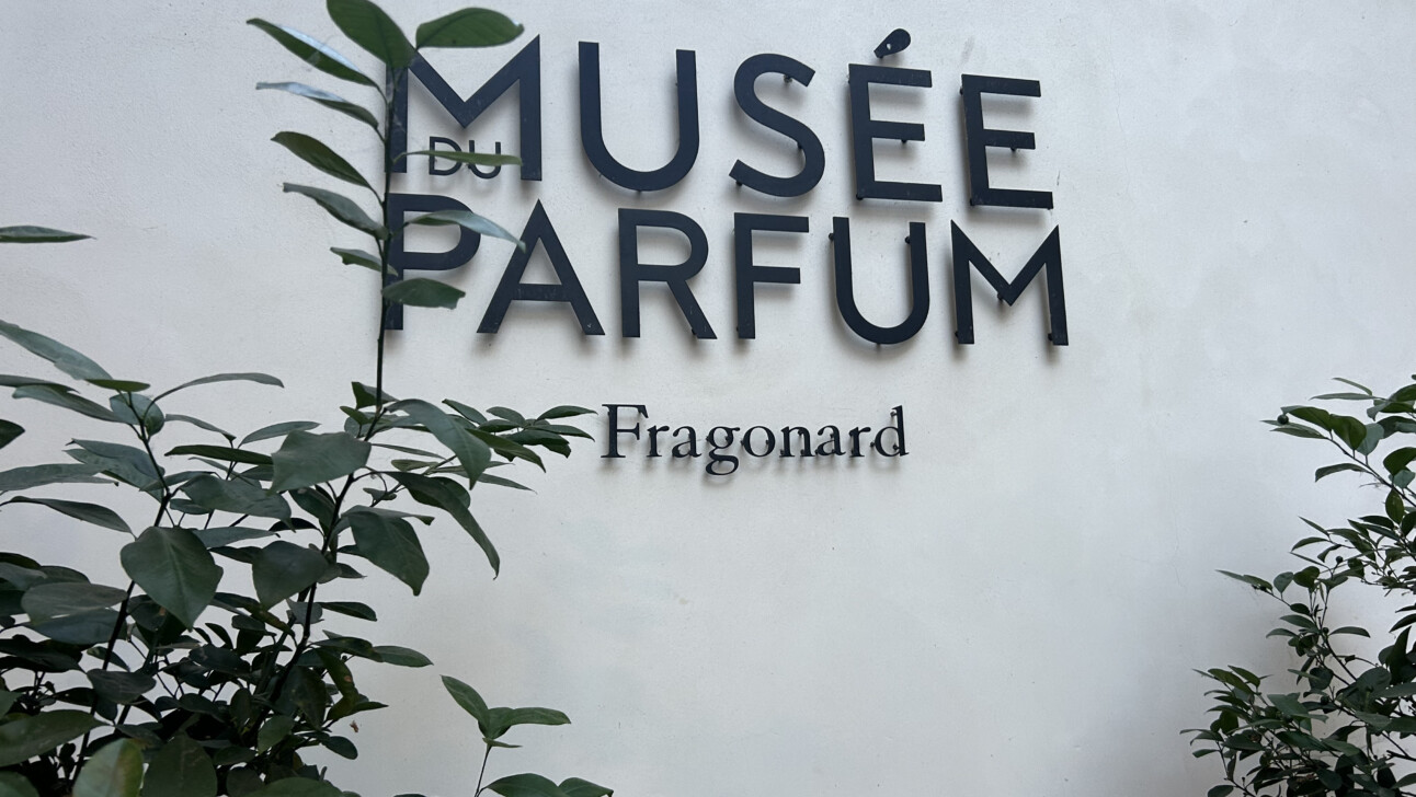 Musée Parfum in Paris. Make your own perfume workshop