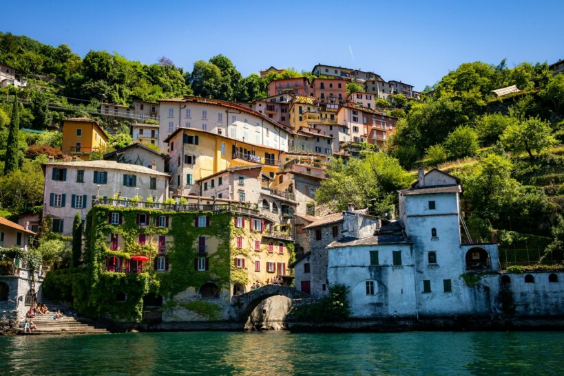 colorful homes along the edge of Lake Como