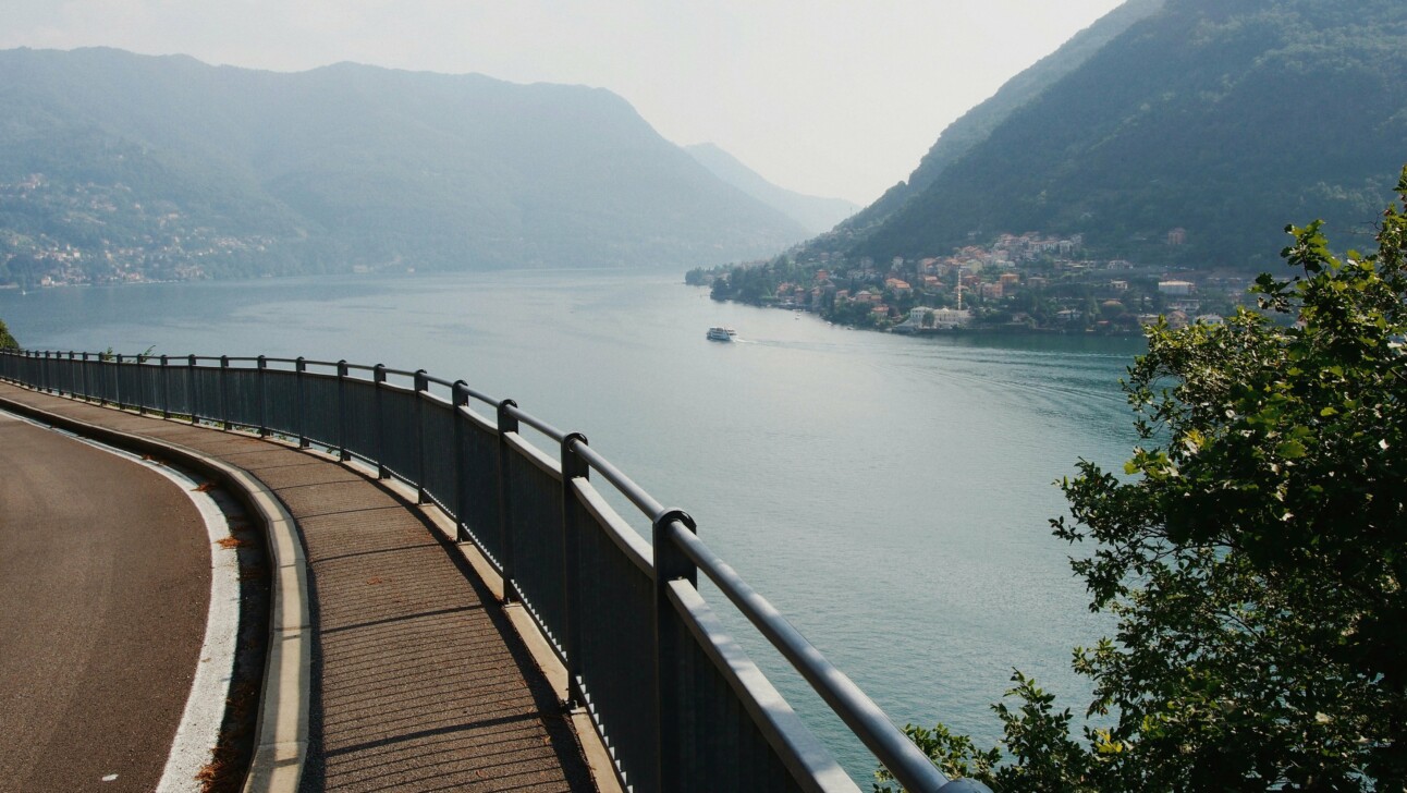 The view of Lake Como from the road